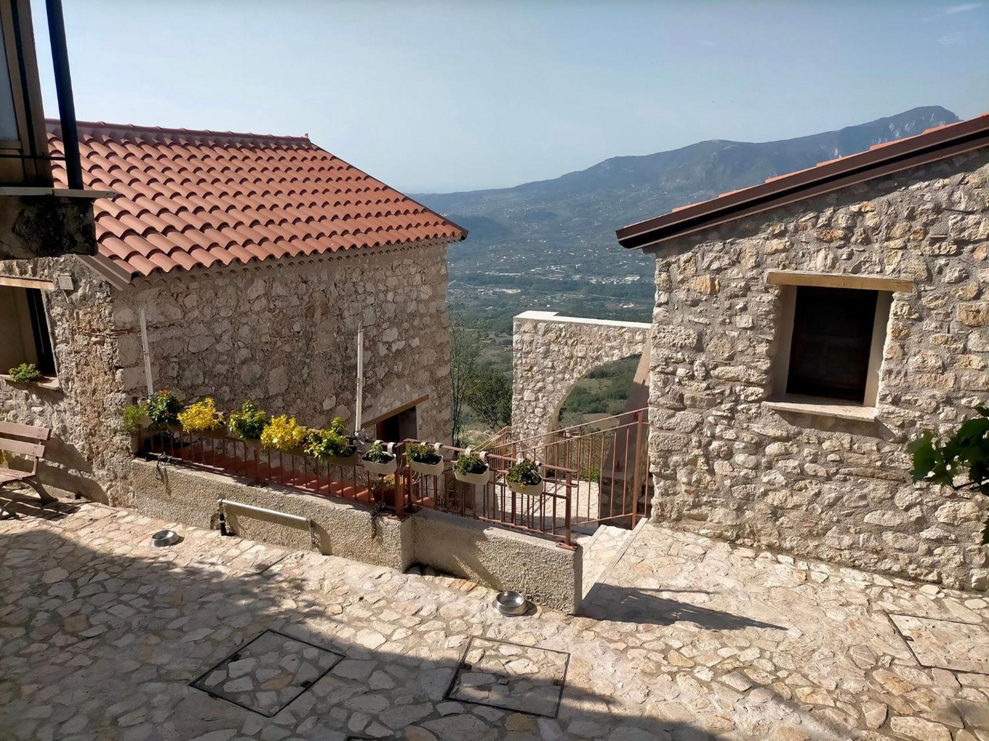 Il Borgo Dei Normanni Villa Colliano Exterior photo
