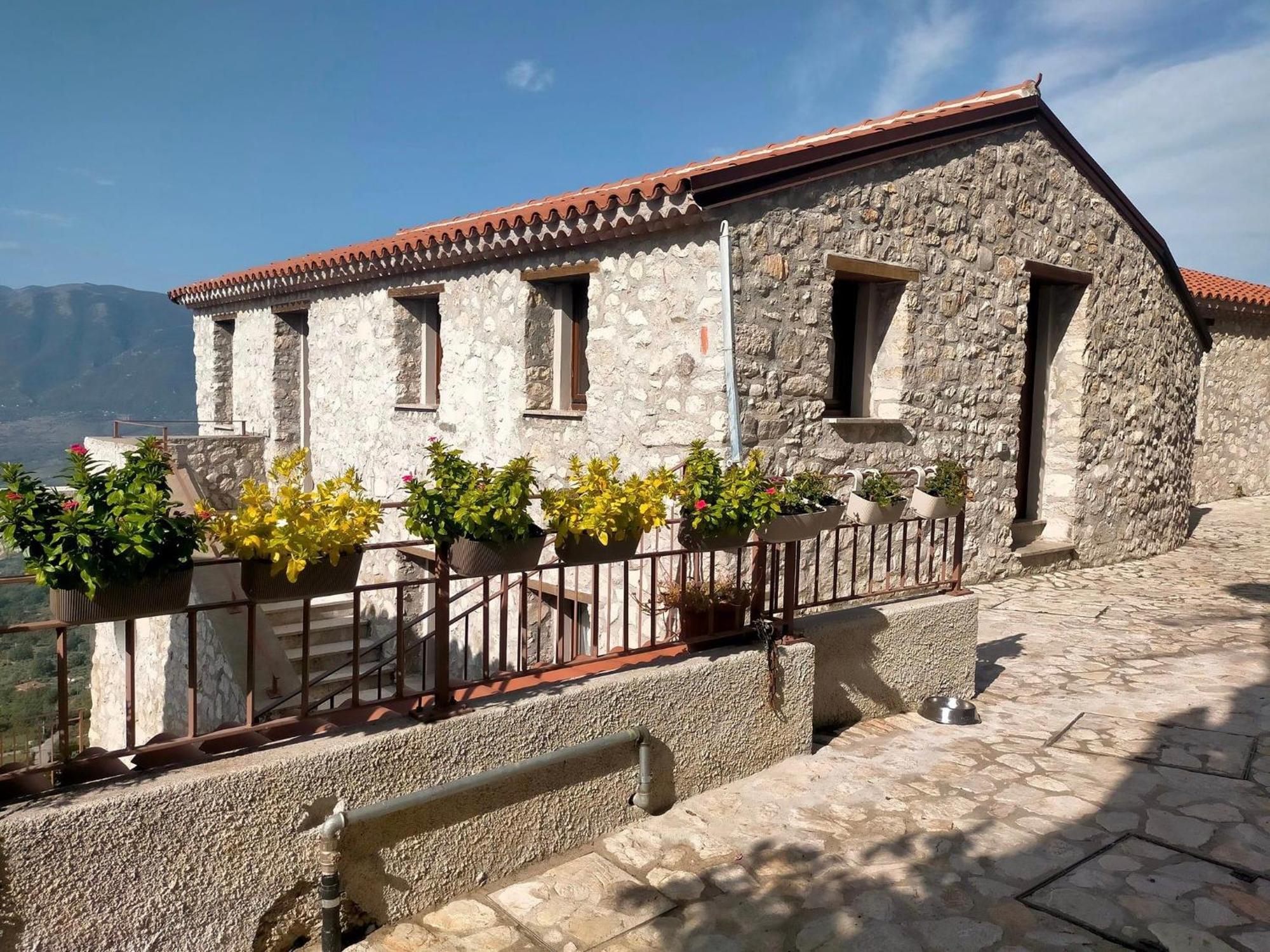 Il Borgo Dei Normanni Villa Colliano Exterior photo