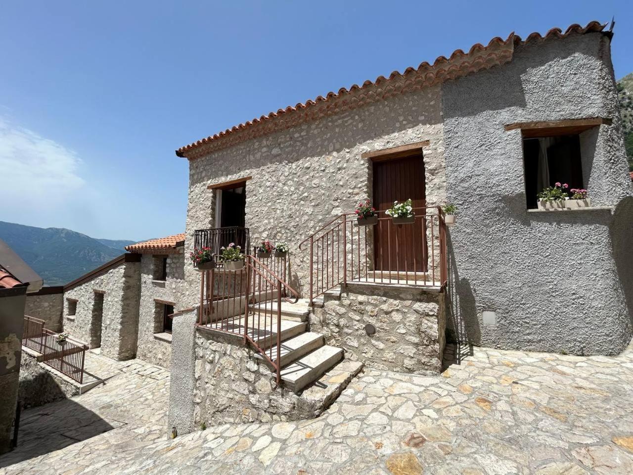 Il Borgo Dei Normanni Villa Colliano Exterior photo